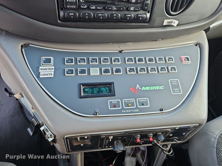 image for item DO2729 2003 Ford E450 Super Duty  ambulance