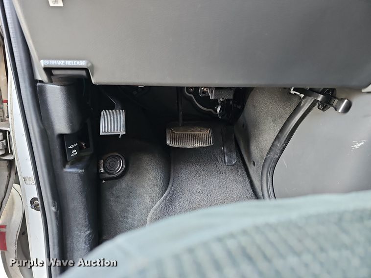 image for item DO2729 2003 Ford E450 Super Duty  ambulance