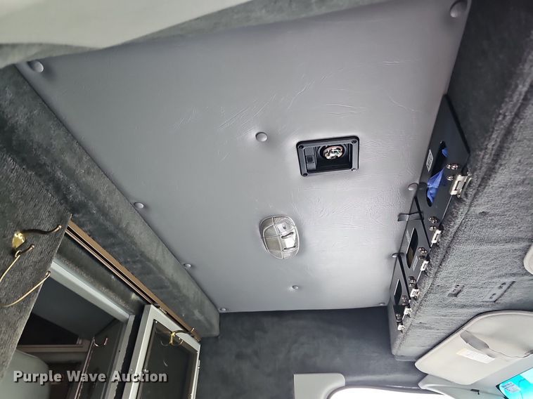 image for item DO2729 2003 Ford E450 Super Duty  ambulance