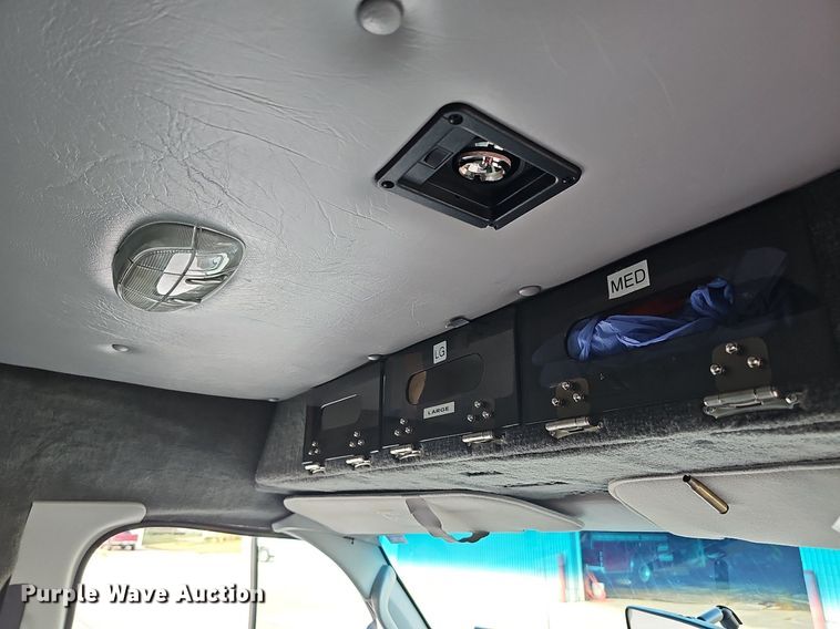 image for item DO2729 2003 Ford E450 Super Duty  ambulance