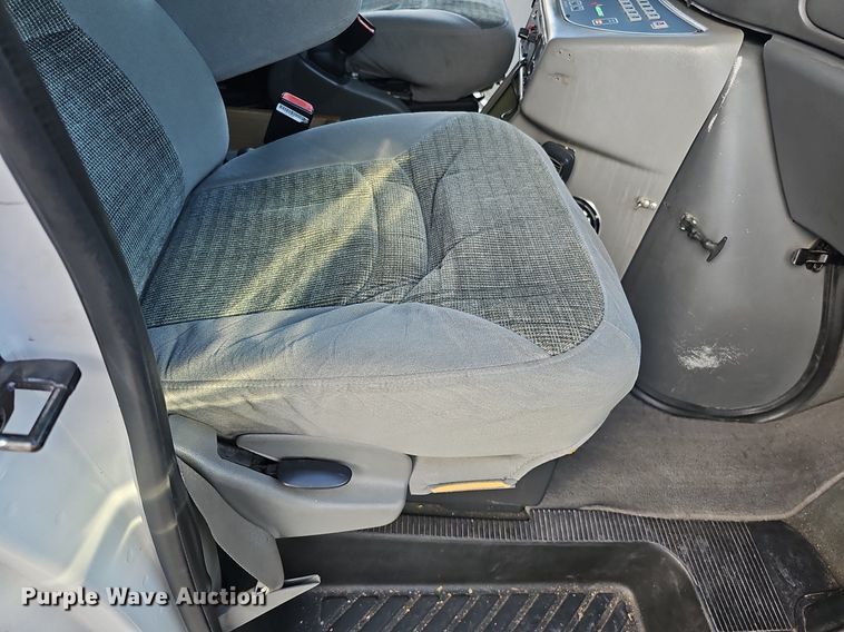 image for item DO2729 2003 Ford E450 Super Duty  ambulance