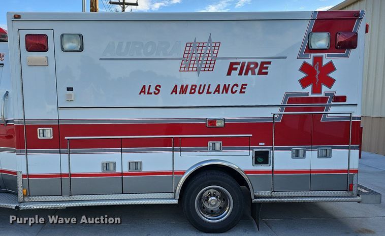image for item DO2729 2003 Ford E450 Super Duty  ambulance