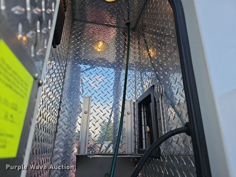 image for item DO2729 2003 Ford E450 Super Duty  ambulance