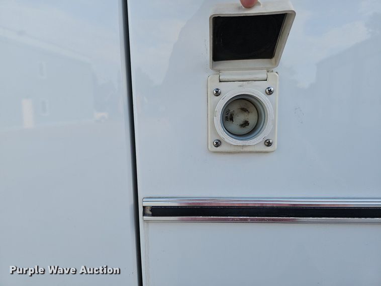 image for item DO2729 2003 Ford E450 Super Duty  ambulance