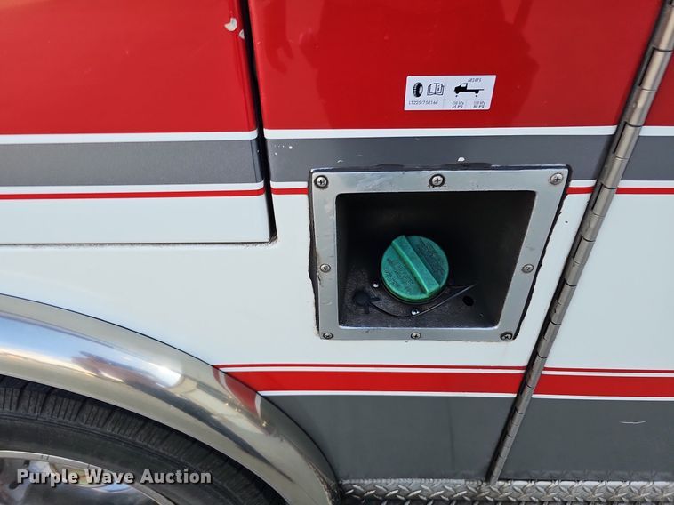 image for item DO2729 2003 Ford E450 Super Duty  ambulance