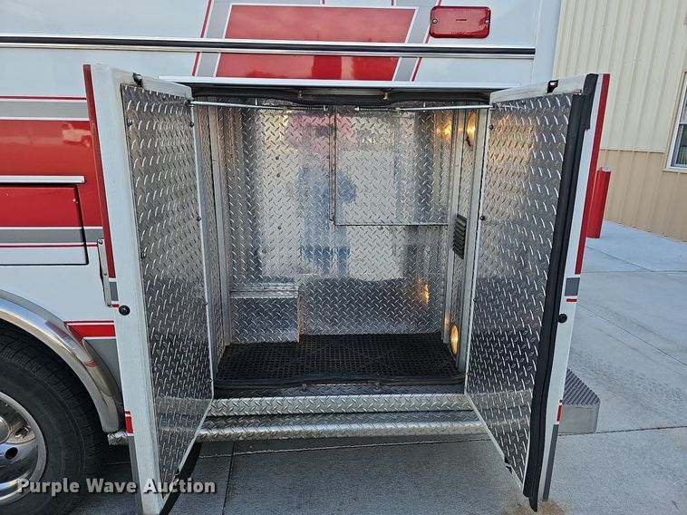 image for item DO2729 2003 Ford E450 Super Duty  ambulance
