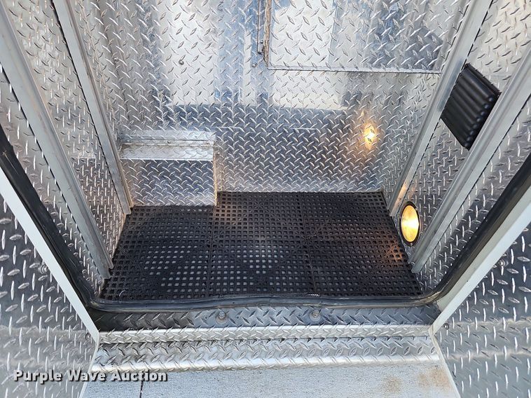 image for item DO2729 2003 Ford E450 Super Duty  ambulance