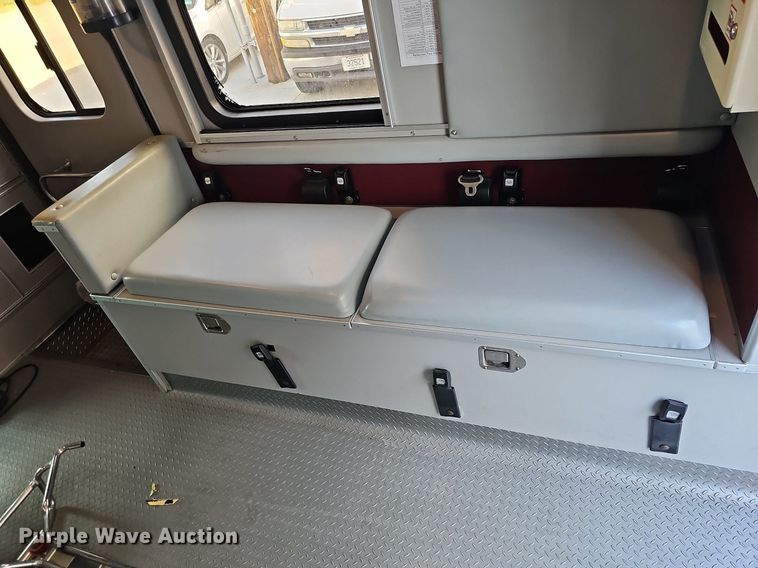 image for item DO2729 2003 Ford E450 Super Duty  ambulance