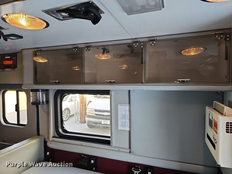 image for item DO2729 2003 Ford E450 Super Duty  ambulance