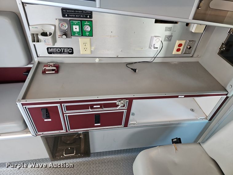 image for item DO2729 2003 Ford E450 Super Duty  ambulance