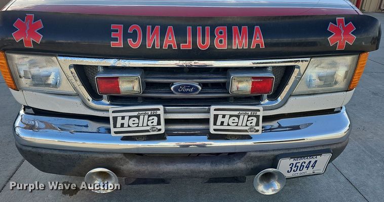image for item DO2729 2003 Ford E450 Super Duty  ambulance
