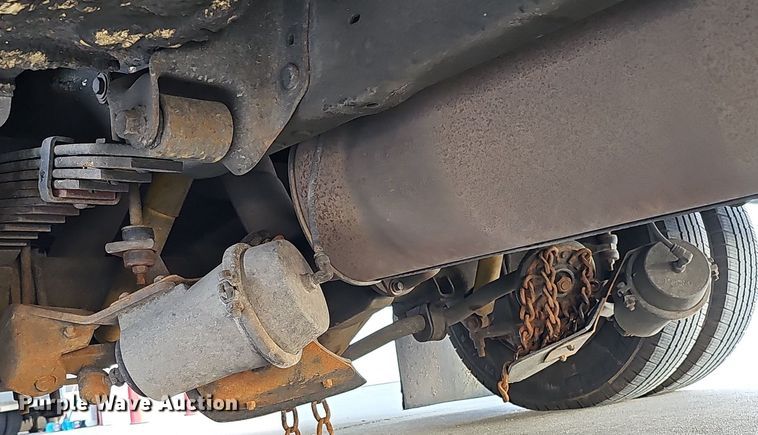 image for item DO2729 2003 Ford E450 Super Duty  ambulance