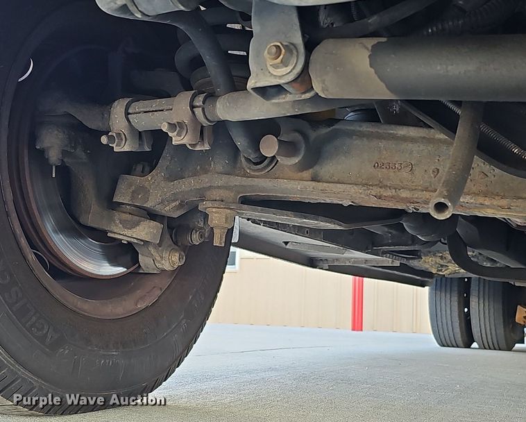 image for item DO2729 2003 Ford E450 Super Duty  ambulance