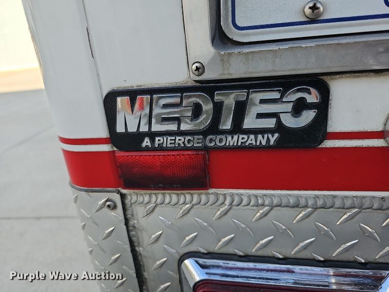 image for item DO2729 2003 Ford E450 Super Duty  ambulance