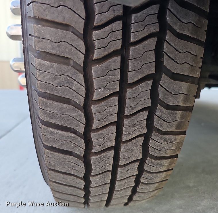 image for item DO2729 2003 Ford E450 Super Duty  ambulance