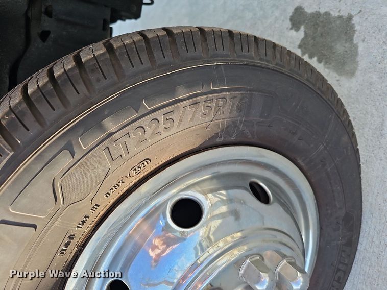 image for item DO2729 2003 Ford E450 Super Duty  ambulance