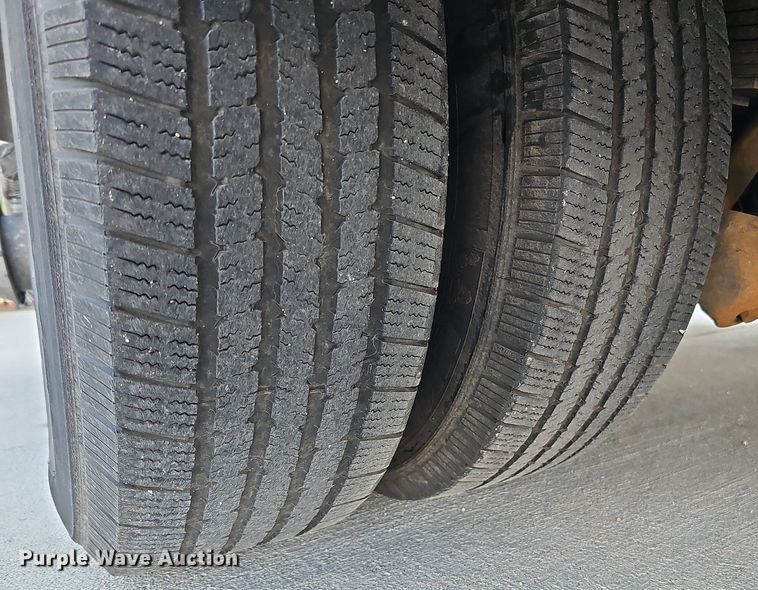 image for item DO2729 2003 Ford E450 Super Duty  ambulance