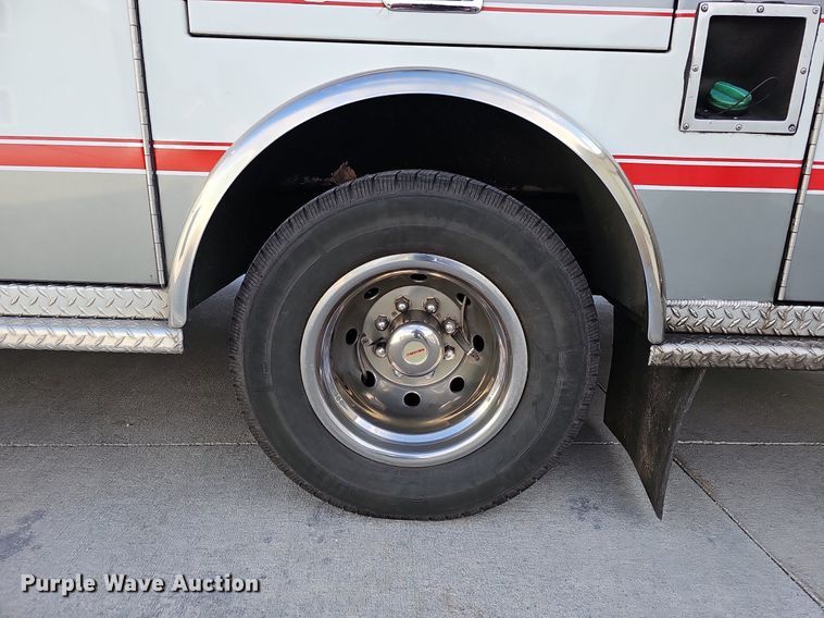 image for item DO2729 2003 Ford E450 Super Duty  ambulance