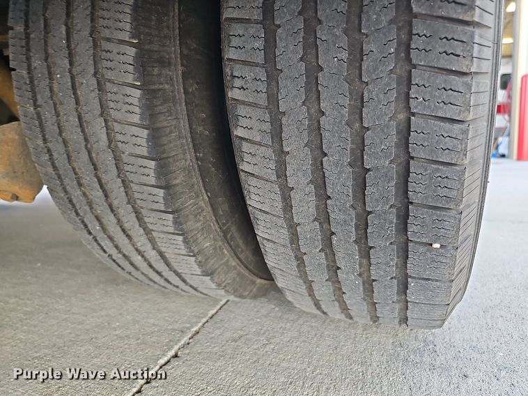 image for item DO2729 2003 Ford E450 Super Duty  ambulance