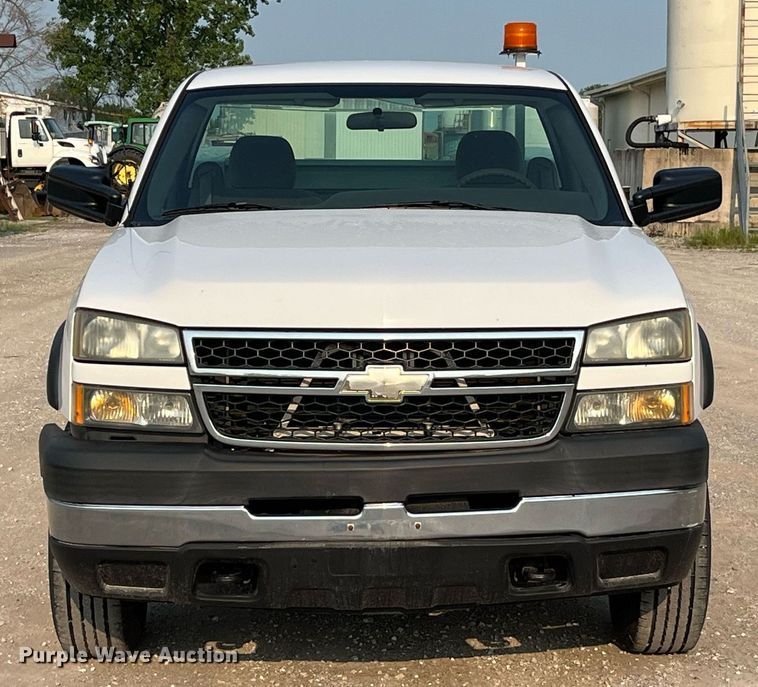 image for item DP0480 2007 Chevrolet Silverado 2500HD  utility bed pickup truck