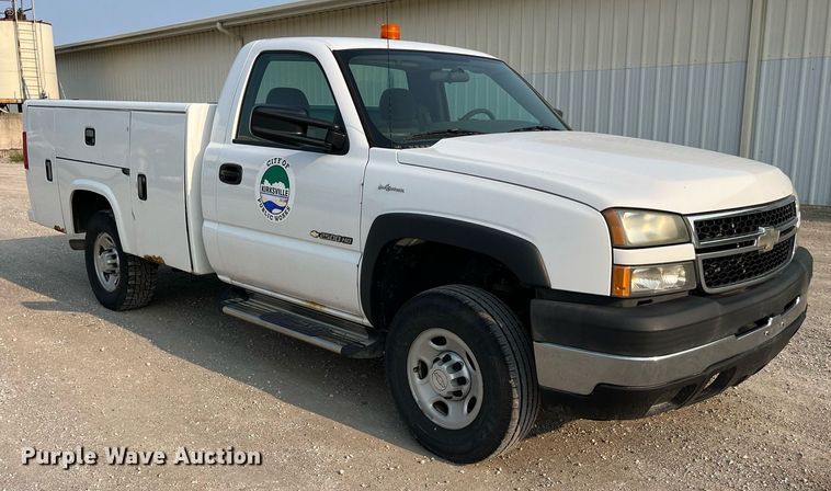 image for item DP0480 2007 Chevrolet Silverado 2500HD  utility bed pickup truck