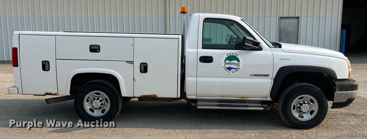 image for item DP0480 2007 Chevrolet Silverado 2500HD  utility bed pickup truck