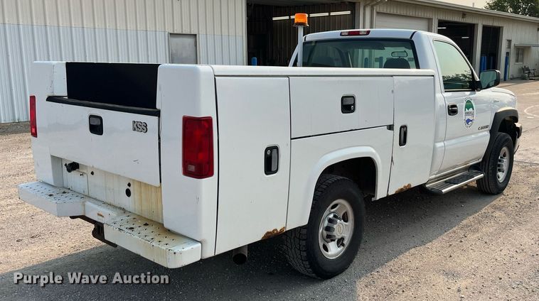 image for item DP0480 2007 Chevrolet Silverado 2500HD  utility bed pickup truck