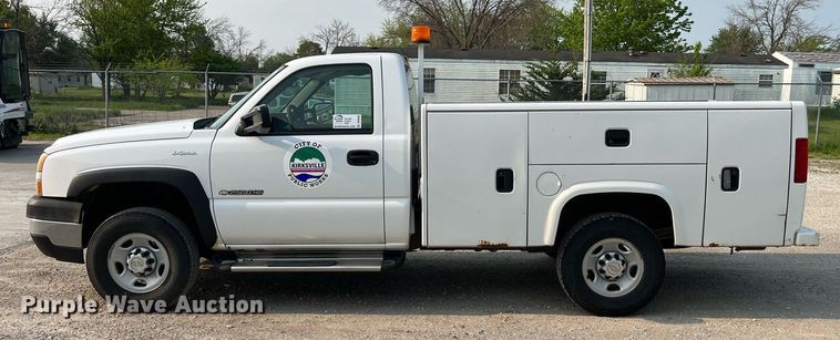 image for item DP0480 2007 Chevrolet Silverado 2500HD  utility bed pickup truck