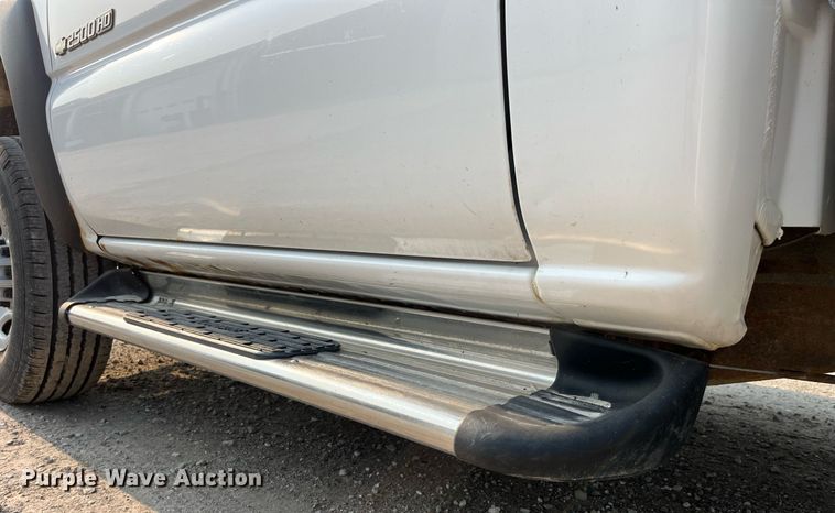 image for item DP0480 2007 Chevrolet Silverado 2500HD  utility bed pickup truck