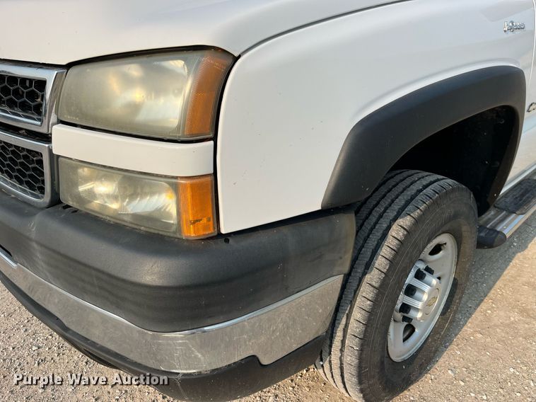 image for item DP0480 2007 Chevrolet Silverado 2500HD  utility bed pickup truck