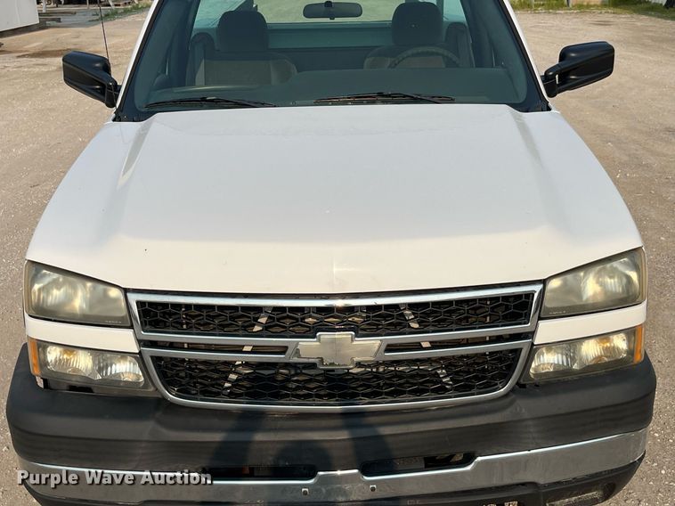 image for item DP0480 2007 Chevrolet Silverado 2500HD  utility bed pickup truck