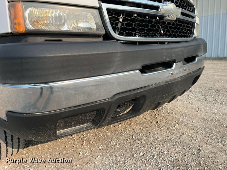 image for item DP0480 2007 Chevrolet Silverado 2500HD  utility bed pickup truck