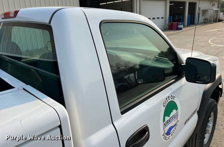 image for item DP0480 2007 Chevrolet Silverado 2500HD  utility bed pickup truck