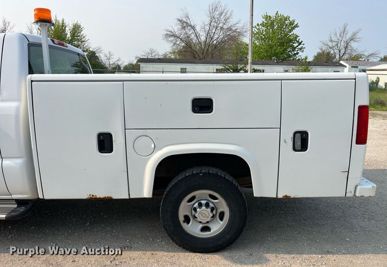 image for item DP0480 2007 Chevrolet Silverado 2500HD  utility bed pickup truck