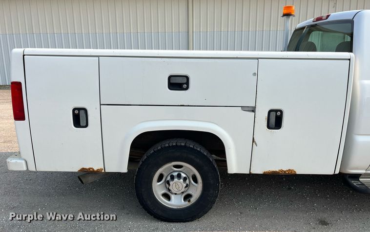 image for item DP0480 2007 Chevrolet Silverado 2500HD  utility bed pickup truck