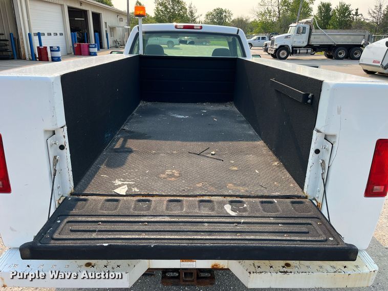 image for item DP0480 2007 Chevrolet Silverado 2500HD  utility bed pickup truck