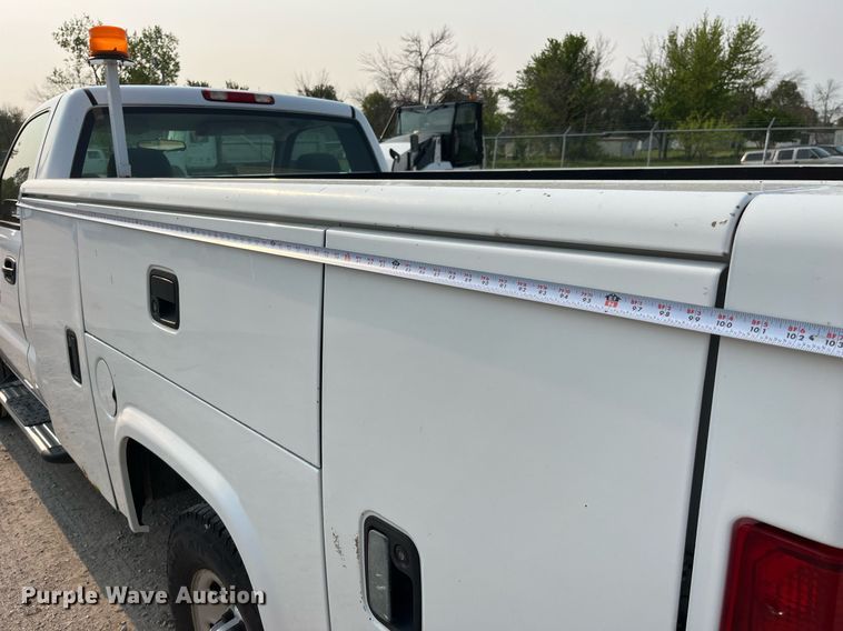 image for item DP0480 2007 Chevrolet Silverado 2500HD  utility bed pickup truck