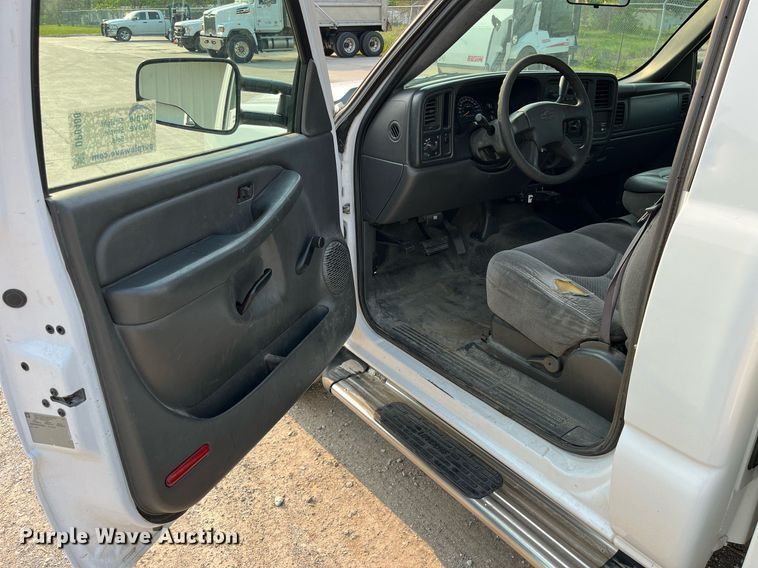 image for item DP0480 2007 Chevrolet Silverado 2500HD  utility bed pickup truck