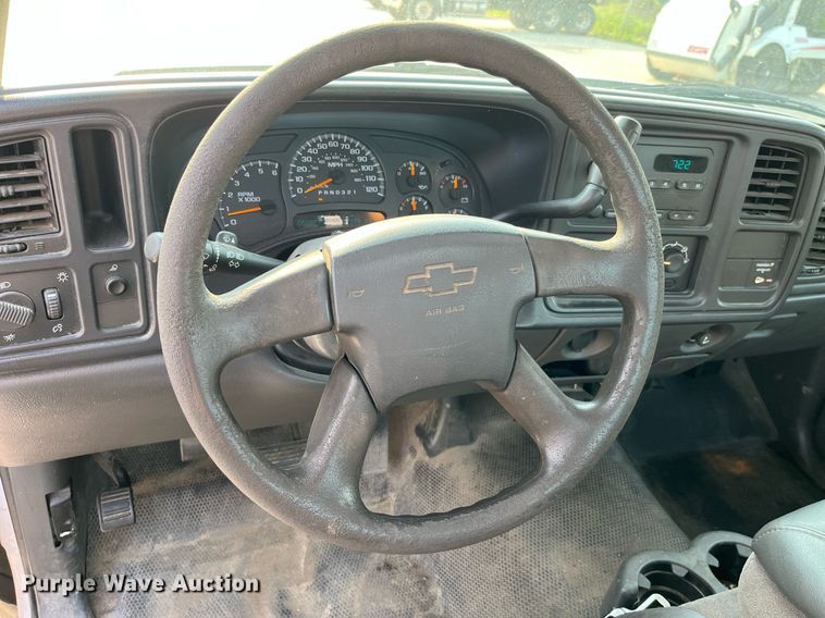 image for item DP0480 2007 Chevrolet Silverado 2500HD  utility bed pickup truck