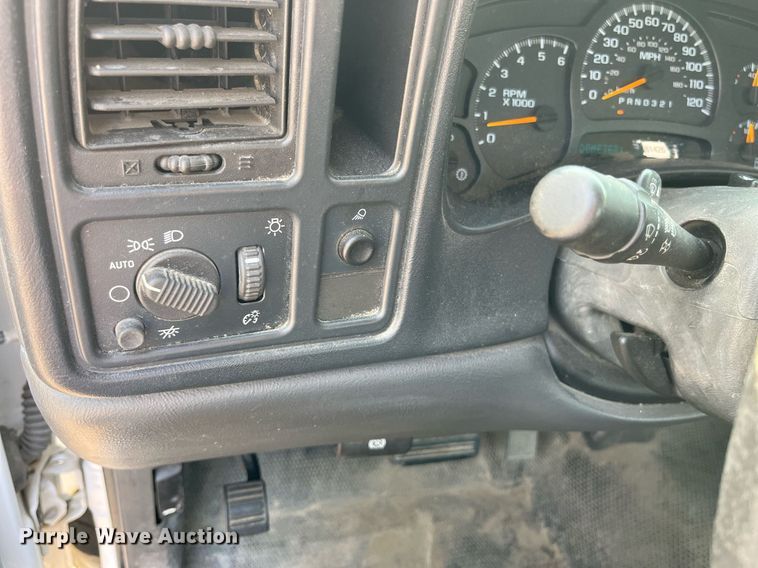 image for item DP0480 2007 Chevrolet Silverado 2500HD  utility bed pickup truck