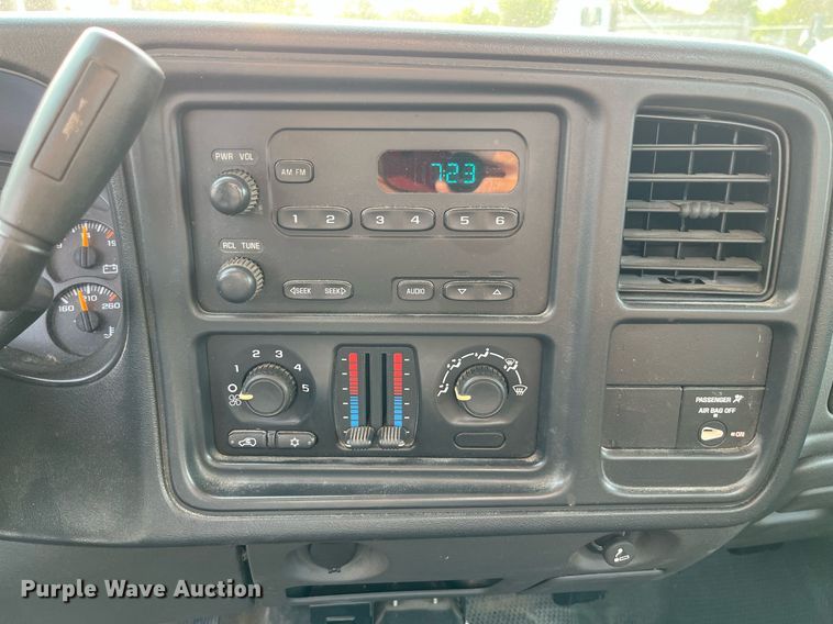 image for item DP0480 2007 Chevrolet Silverado 2500HD  utility bed pickup truck