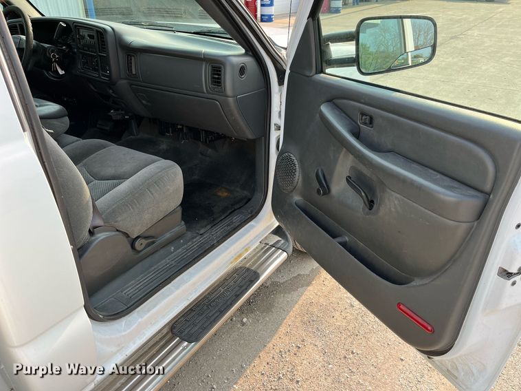 image for item DP0480 2007 Chevrolet Silverado 2500HD  utility bed pickup truck