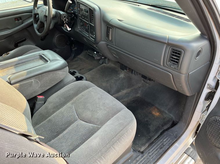 image for item DP0480 2007 Chevrolet Silverado 2500HD  utility bed pickup truck