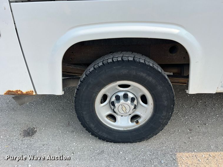 image for item DP0480 2007 Chevrolet Silverado 2500HD  utility bed pickup truck