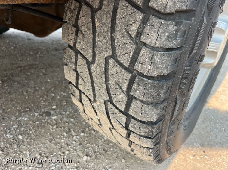 image for item DP0480 2007 Chevrolet Silverado 2500HD  utility bed pickup truck