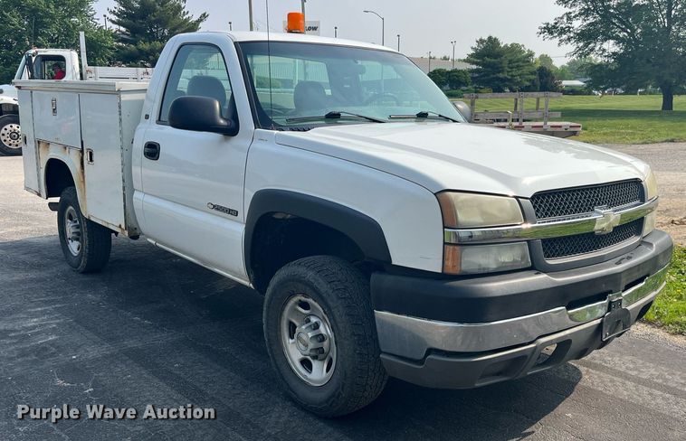 image for item DP0481 2003 Chevrolet Silverado 2500HD  utility bed pickup truck