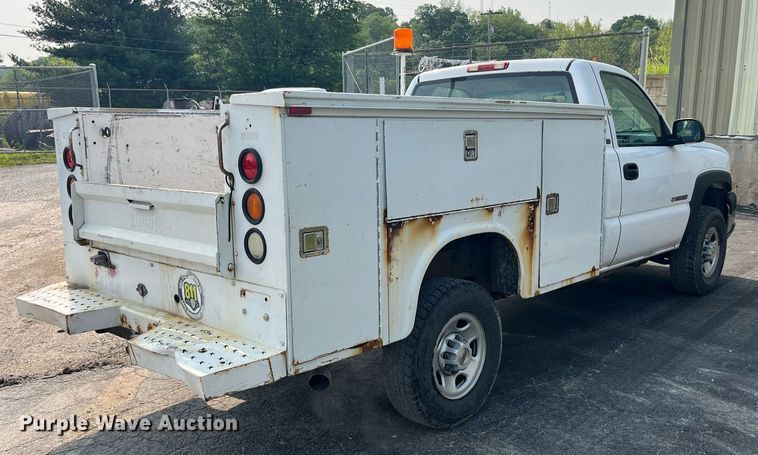image for item DP0481 2003 Chevrolet Silverado 2500HD  utility bed pickup truck