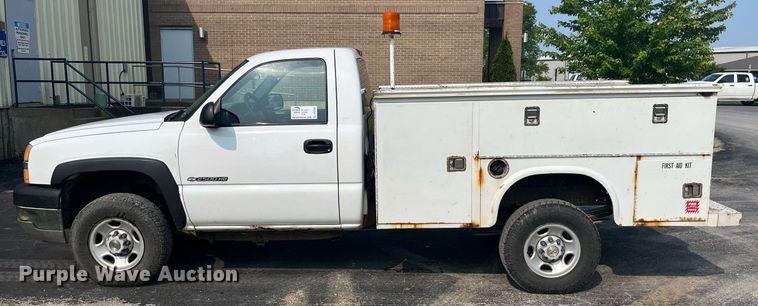 image for item DP0481 2003 Chevrolet Silverado 2500HD  utility bed pickup truck