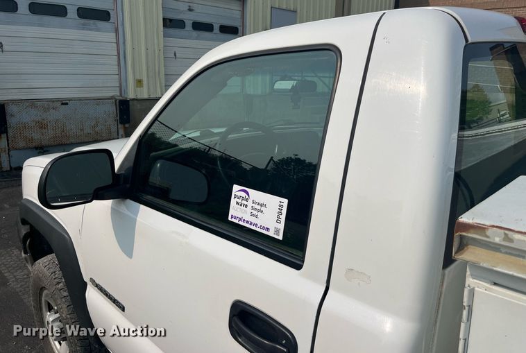 image for item DP0481 2003 Chevrolet Silverado 2500HD  utility bed pickup truck