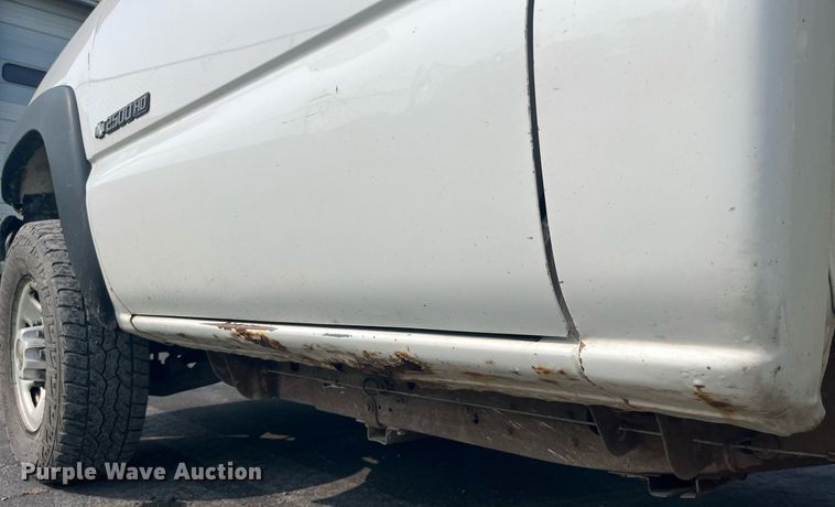 image for item DP0481 2003 Chevrolet Silverado 2500HD  utility bed pickup truck